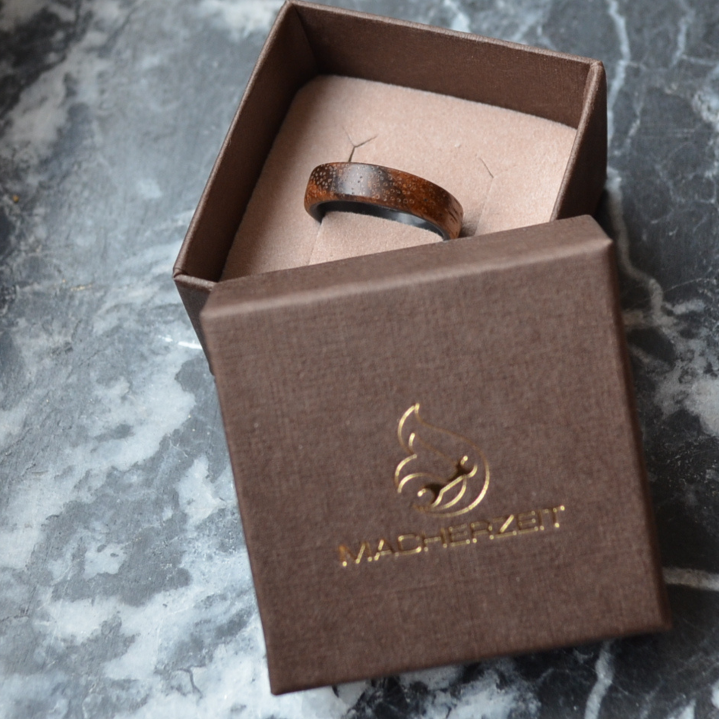 Holzring Zebrano & Carbon – handgefertigt, leicht & langlebig