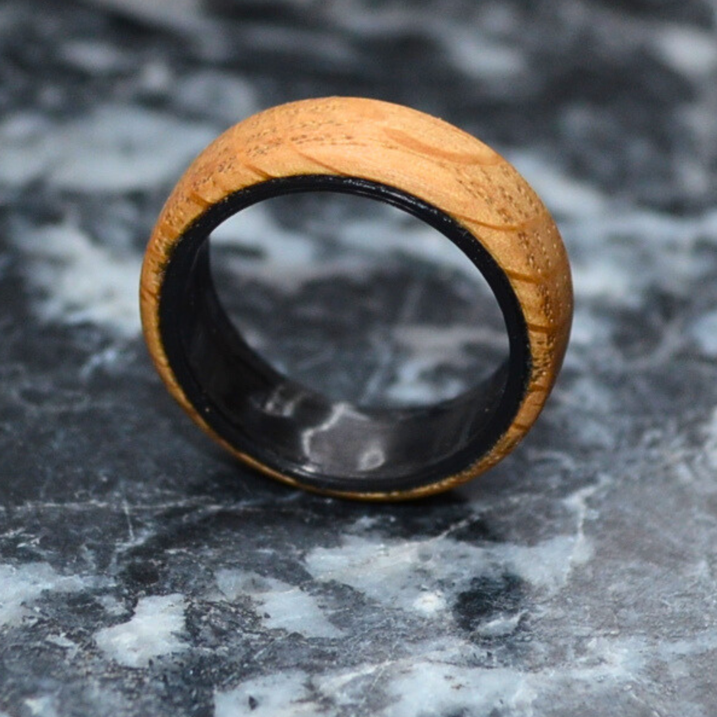 Holzring Eiche & Carbon