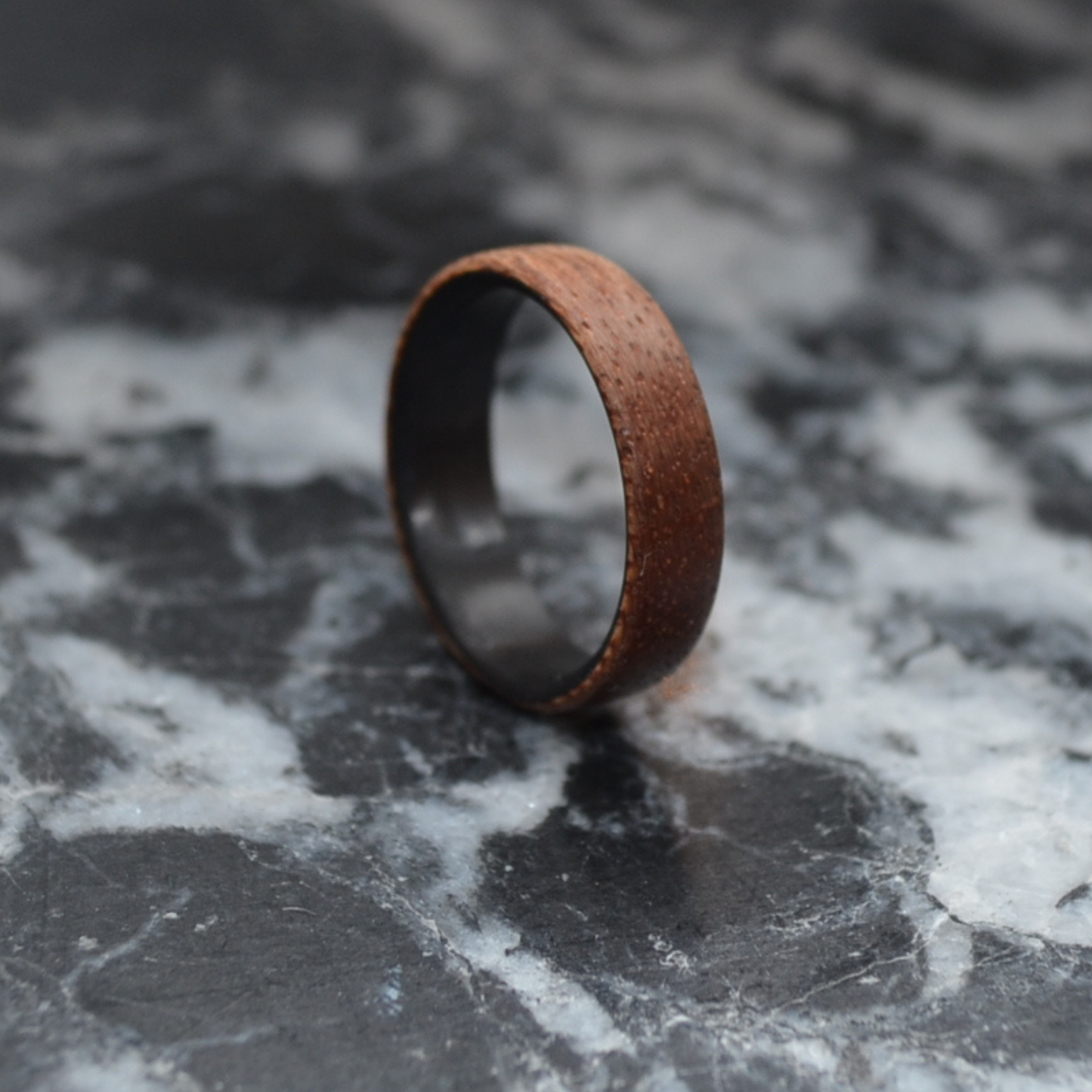 Holzring Meranti & Carbon – handgefertigt, leicht & langlebig