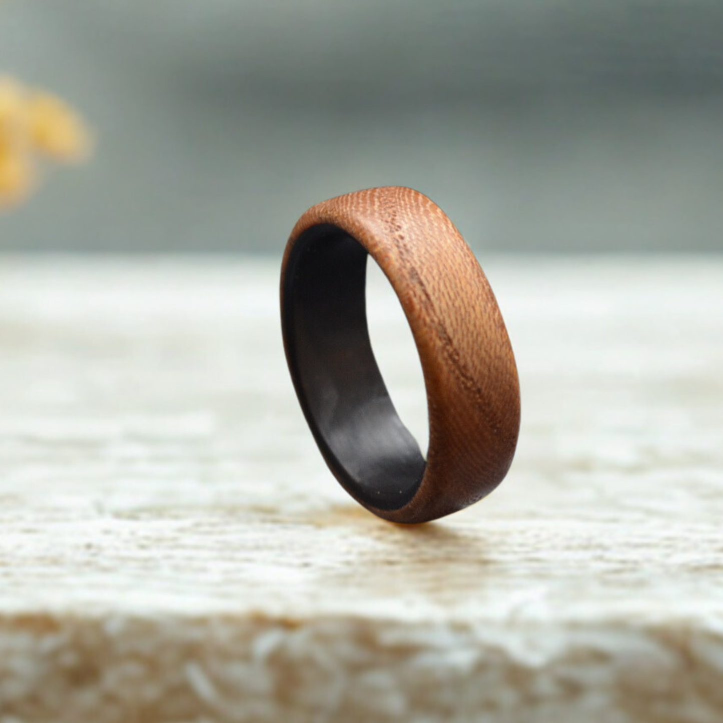 Holzring Ulme & Carbon – handgefertigt, leicht & langlebig