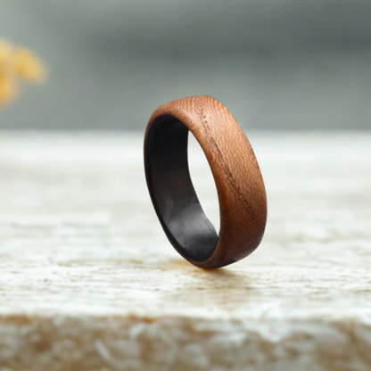 Holzring Ulme & Carbon – handgefertigt, leicht & langlebig