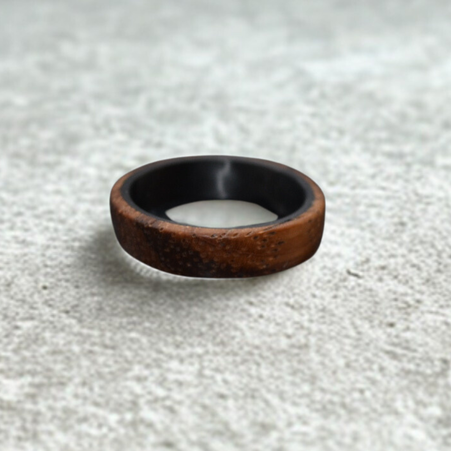 Holzring Zebrano & Carbon – handgefertigt, leicht & langlebig