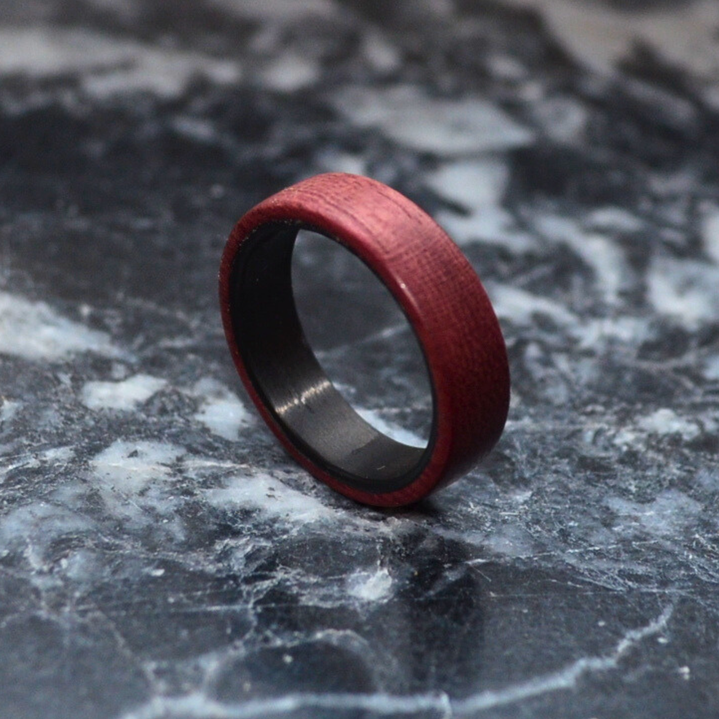 Holzring Purple Heart & Carbon – handgefertigt, leicht & langlebig
