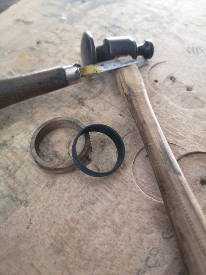 Fusionsring Carbon x Nussbaumholz - individuell handgefertigt