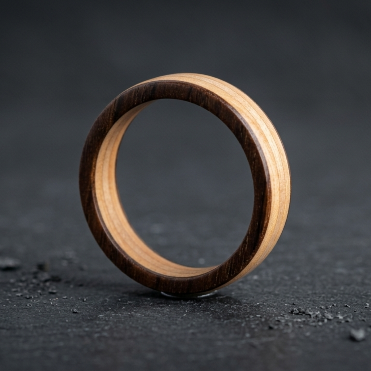 Holzring aus Mooreiche und Ahorn - individuell handgefertigt