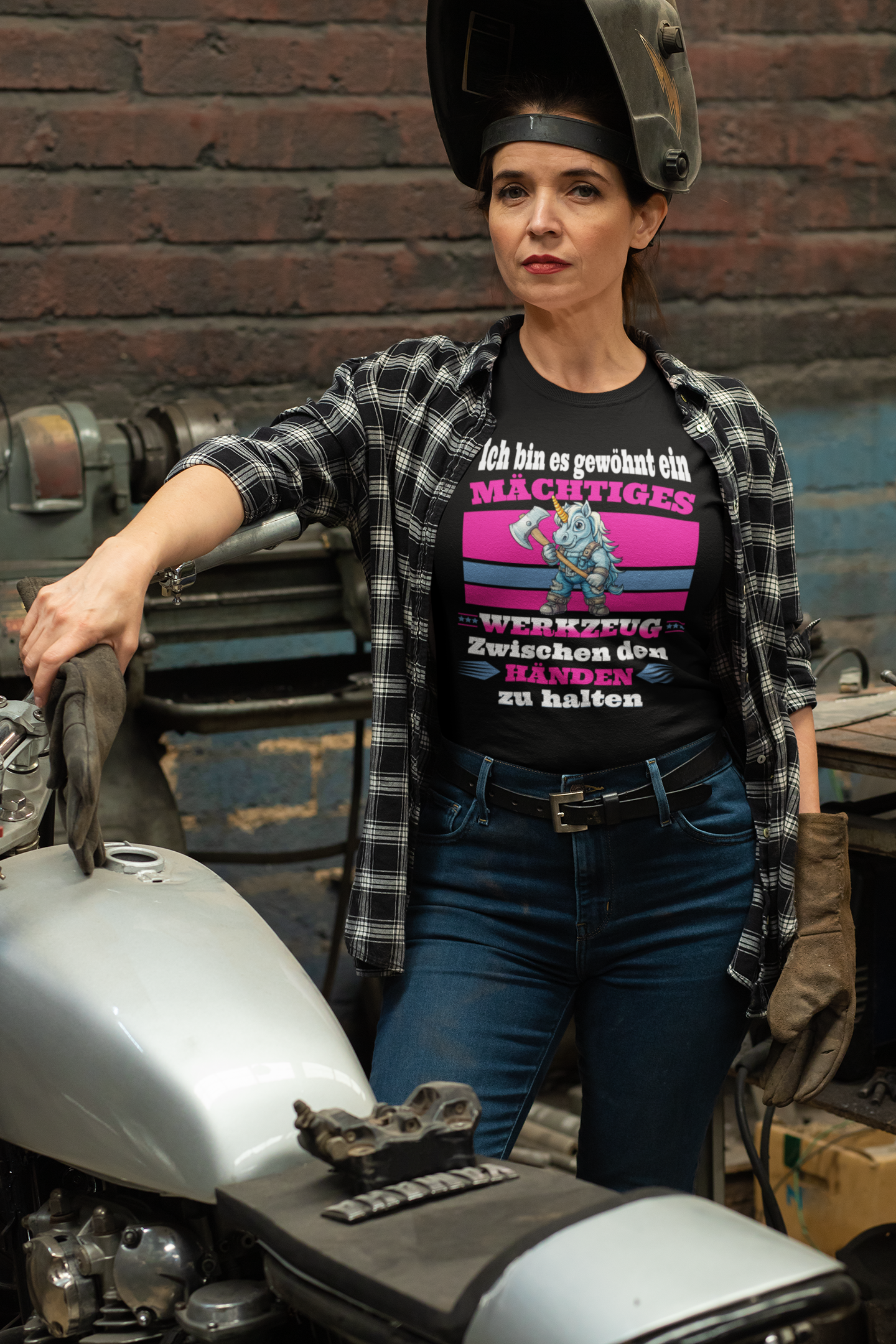 Mächtiges Werkzeug Shirt Women